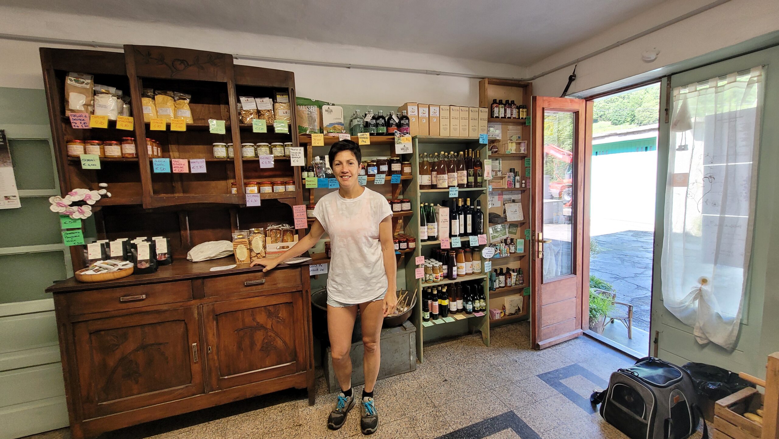 ELISA GRILL LA CAMPIONESSA DI SCI  CHE RIAPRE LA BOTTEGA DELLA NONNA